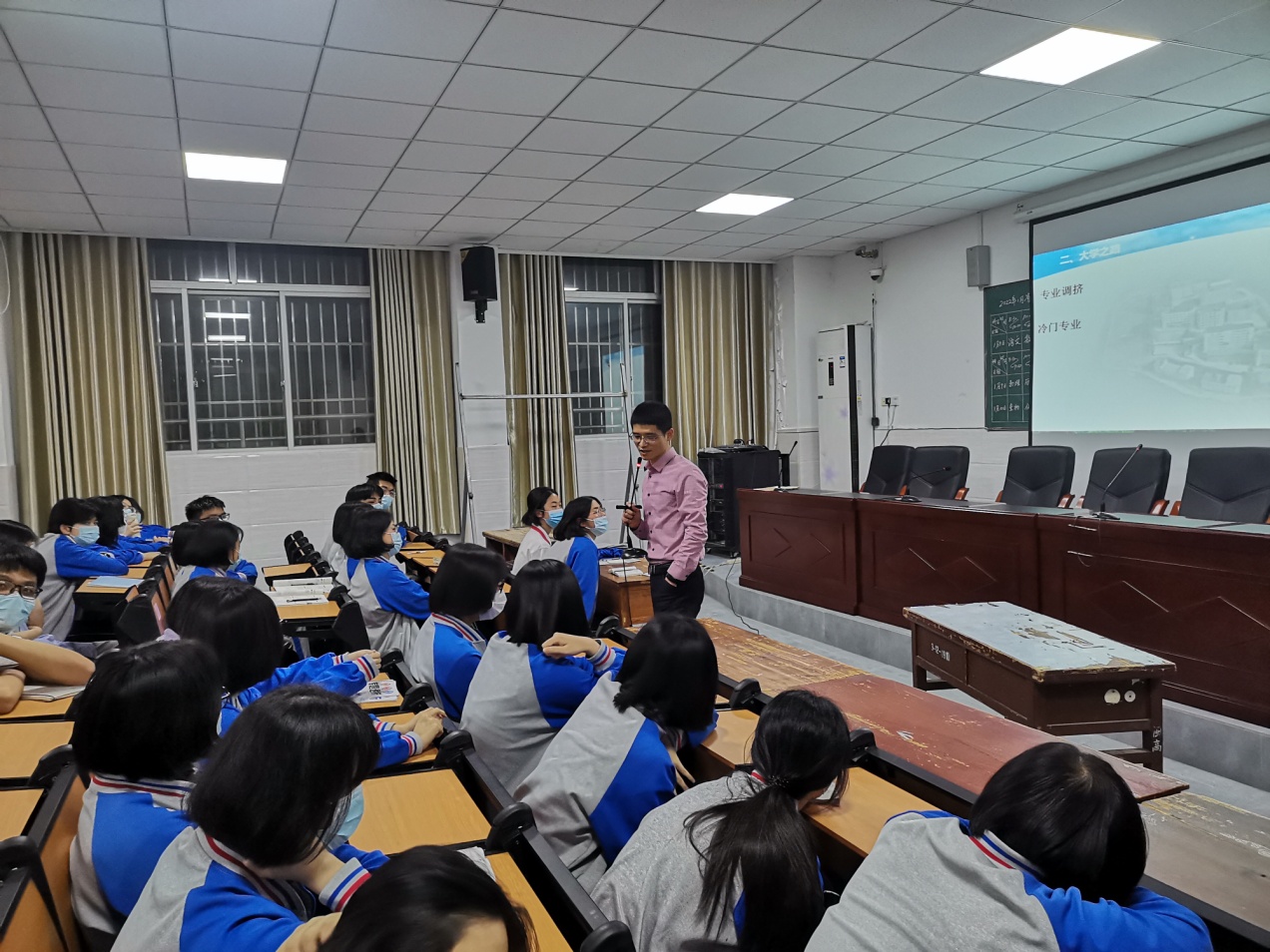 闽清高级中学校长图片